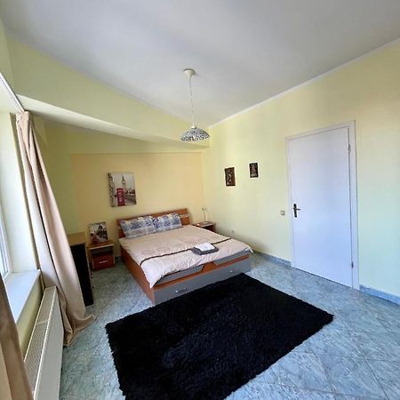 Luanaapartments #1 Otopeni Luaran gambar