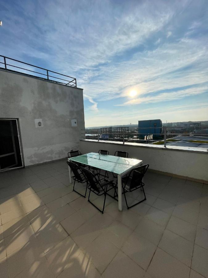 Luanaapartments #1 Otopeni Luaran gambar